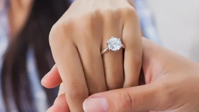 'Video thumbnail for The Untold Truth Of Your Engagement Ring'