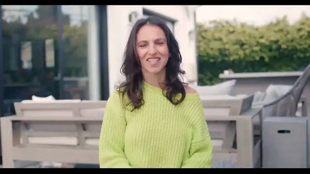 'Video thumbnail for How To _Attract_ Women WITHOUT Saying A Word _ The _Natural_ Effect'