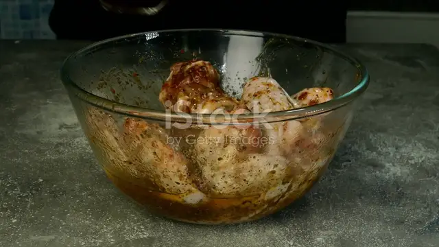 'Video thumbnail for Filetes de Pollo Crujientes con Ajo y Perejil: Receta Fácil y Deliciosa para Toda la Familia 2025-05-22'