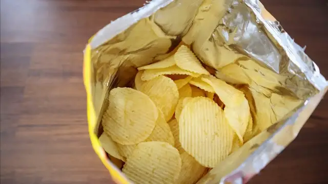 'Video thumbnail for The Potato Chip Bag-Sealing Hack You'll Wish You Knew About'