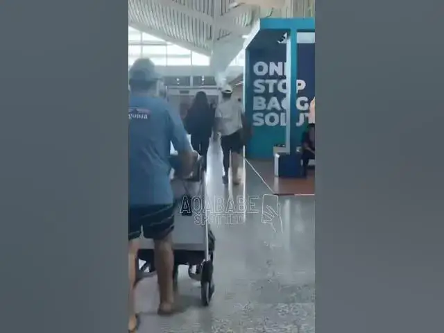 'Video thumbnail for Spotted : Marwa & Vincent ce matin à l’aéroport de Bali'