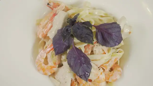 'Video thumbnail for Creamy Parmesan Garlic Chicken: The Ultimate Family Dinner'