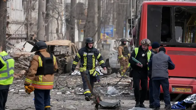 'Video thumbnail for Russian missile attack on Ukrainian city of Sumy kills dozens of people'