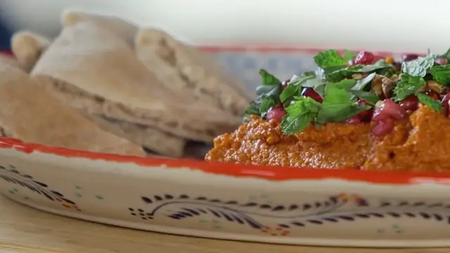 'Video thumbnail for Gail Simmons Will Make You A Top Chef With Her Red Pepper Dip Recipe'