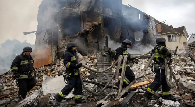 'Video thumbnail for Ukraine hit by Russian attacks as Moscow, Kyiv conclude prisoner swap'
