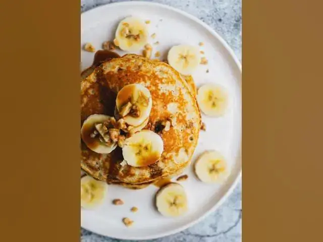 'Video thumbnail for Easy Banana Nut Pancakes Recipe'