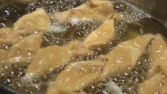 'Video thumbnail for Easy Homemade Pretzel Bites with Cheddar Cheese Sauce'
