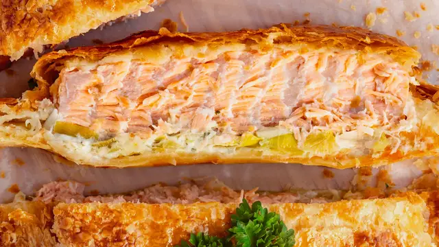 'Video thumbnail for Simple Salmon En Croûte'