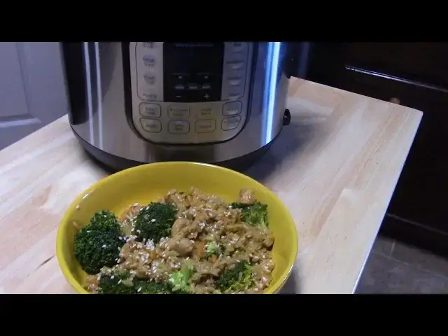 'Video thumbnail for INSTANT POT CHICKEN & BROCCOLI RICE BOWL'