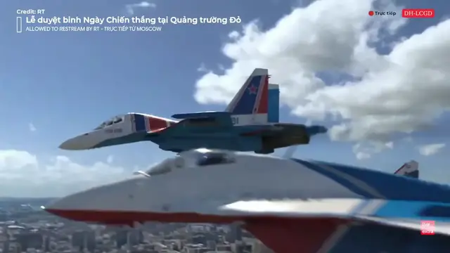 'Video thumbnail for [80 NĂM] Choáng ngợp màn trình diễn tiêm kích như kỹ xảo điện ảnh của không quân Nga trong ngày 9_5'