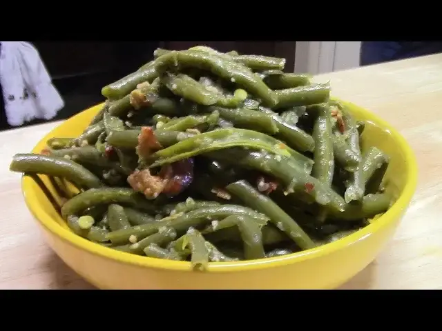 'Video thumbnail for SOUTHERN STYLE GREEN BEANS | MY HUSBAND IN THE KITCHEN'