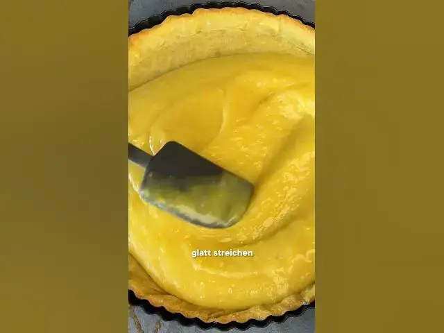 'Video thumbnail for Fruchtig-saurer Zitronen-Baiser-Kuchen #shorts'
