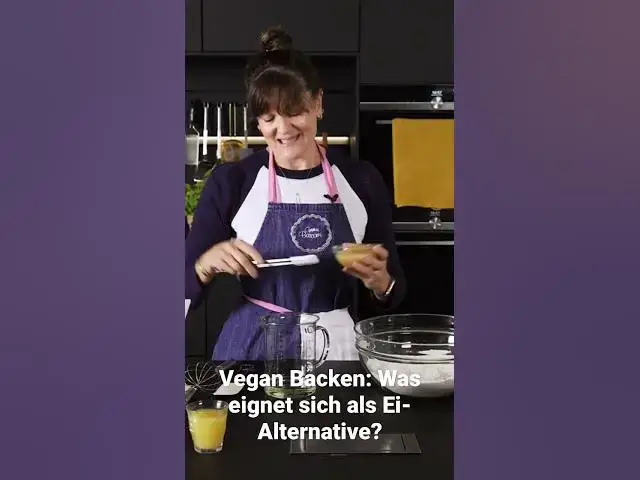 'Video thumbnail for Tipps von Cynthia Barcomi zum veganen Backen #shorts'