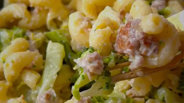 'Video thumbnail for Creamy Sausage & Broccoli Pasta'