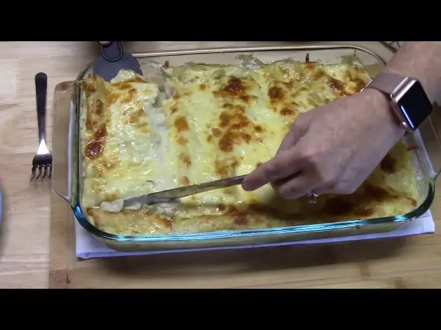 'Video thumbnail for GREEN CHILI CHICKEN ENCHILADAS'