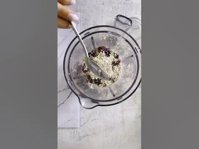 'Video thumbnail for Berries & Banana Breakfast Smoothie High In Fibre | Myprotein #shorts'