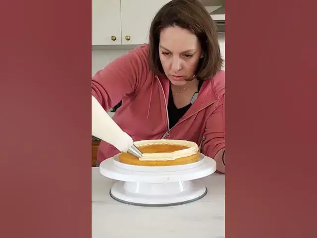 'Video thumbnail for Bolo de aniversário , de limão, curd de limão e buttercream - vê aqui 👇🏻'