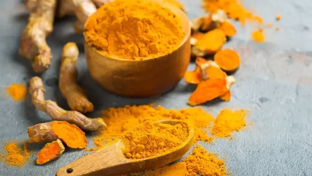 'Video thumbnail for What's The Real Difference Between Turmeric And Curcumin?'