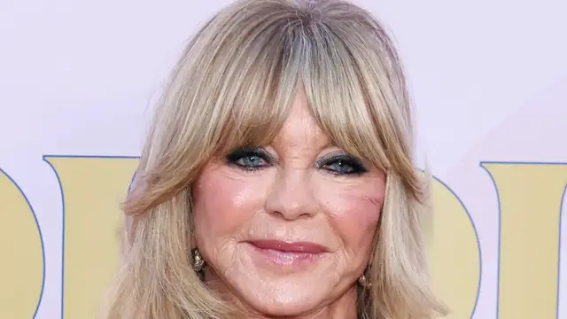 'Video thumbnail for Goldie Hawn's Face Transformation Has Everyone Looking Twice'