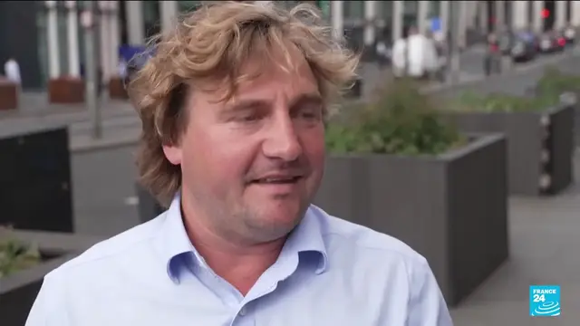 'Video thumbnail for Britons divided over closer ties between the UK and the EU'
