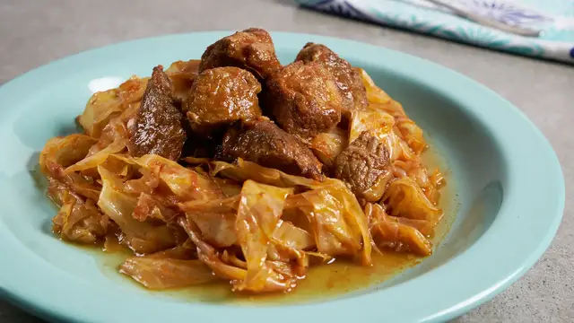 'Video thumbnail for Hoirino Me Mapa - Pork and Cabbage Stew'