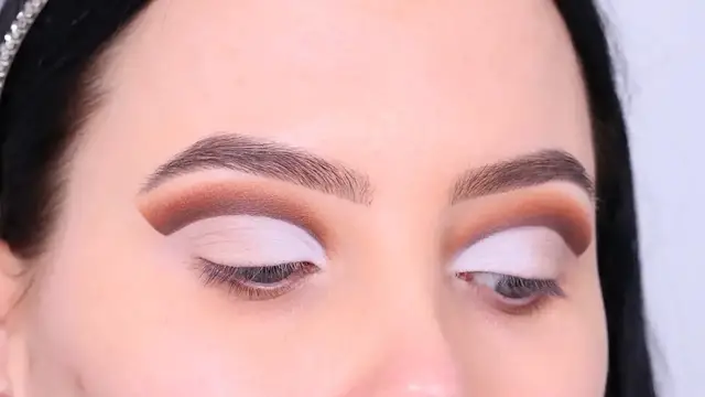 'Video thumbnail for Flawless Brown Smokey Cut Crease Tutorial Step By Step'