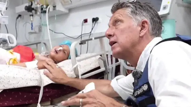 'Video thumbnail for Medical situation for children: UNICEF surveys the damage at al-Shifa Hospital'