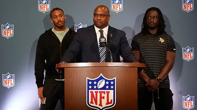 'Video thumbnail for NFL approves participation of players in flag football for 2028 Olympics'