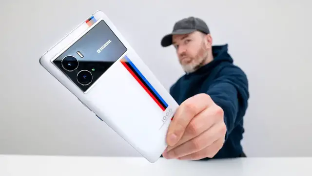 'Video thumbnail for This New BMW Smartphone is an ABSOLUTE MONSTER...'