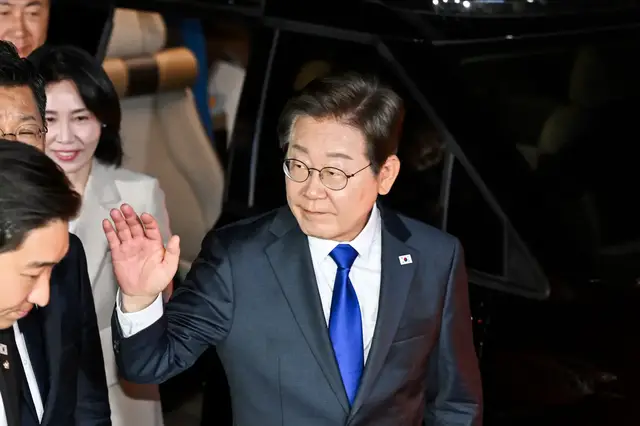'Video thumbnail for Liberal candidate Lee set to win South Korea presidential election'