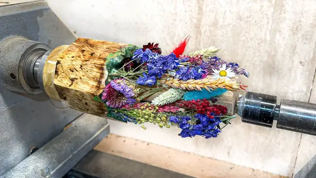 'Video thumbnail for Casting Dried Flowers In Resin to Make a Vase'