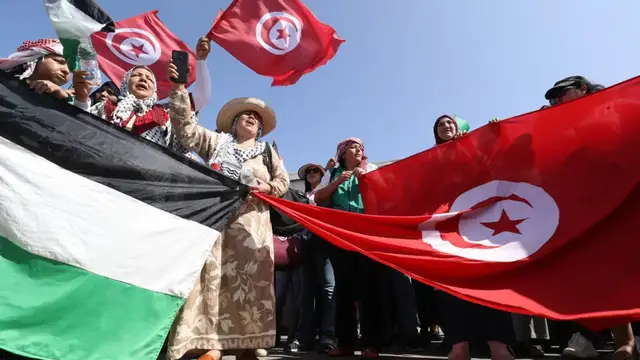 'Video thumbnail for Activists head to Gaza in protest of aid blockade'