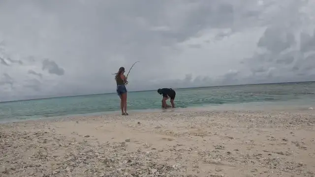 'Video thumbnail for Girlfriend Fishing Off Remote Island Catches Shell With Surprise Proposal | Happily TV'