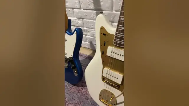 'Video thumbnail for Mustang vs Jazzmaster - Main Differences #shorts #guitar'