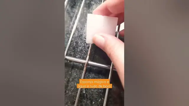 'Video thumbnail for eu sempre compro essa esponja mágica porque dá pra limpar tudo sem esforço. você também gosta?'