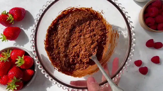 'Video thumbnail for Chocolate, Berry and Puffed Quinoa Bars'