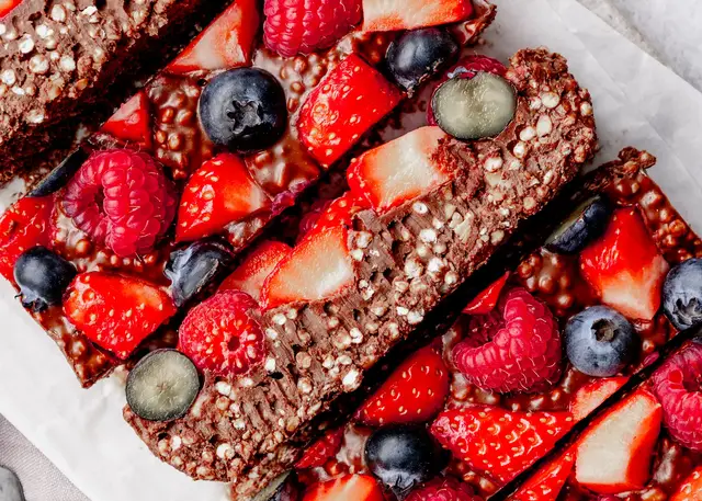 'Video thumbnail for Chocolate, Berry and Puffed Quinoa Bars'