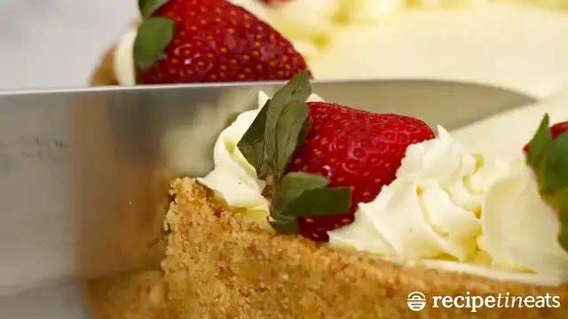 'Video thumbnail for Creamy No-Bake Cheesecake Recipe (No Gelatin, No Oven!)'