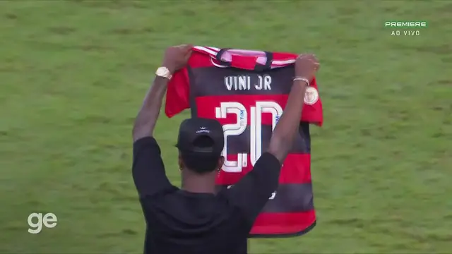 'Video thumbnail for De ferias no Rio Vini_Jr. recebe homenagens no Maracana em Flamengo 4x1 Vasco'