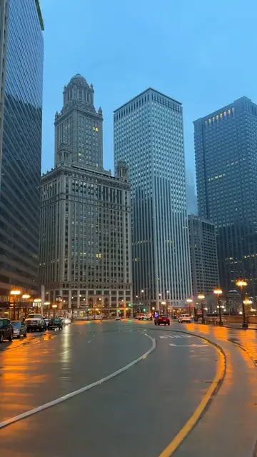 'Video thumbnail for Wacker Dr Chicago IL 🇺🇸'