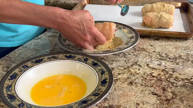 'Video thumbnail for Quick and Easy Chicken Cordon Bleu Recipe'