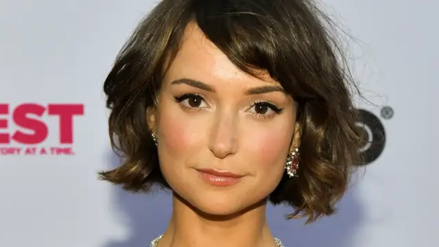 'Video thumbnail for Why You Don't See Many Milana Vayntrub AT&T Commercials Anymore'