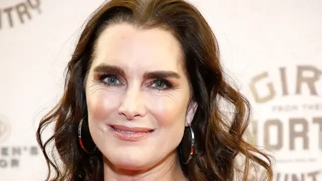 'Video thumbnail for Brooke Shields' Daughter Has Grown Up To Be Her Twin'