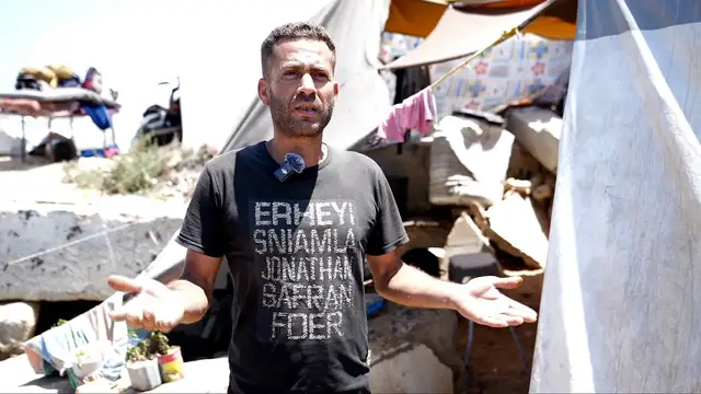 'Video thumbnail for Gaza's seaport becomes makeshift hell for displaced fleeing Israeli bombs'