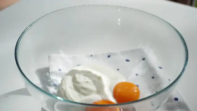 'Video thumbnail for Mix 2 eggs, yogurt and flour to make fluffy Korean soufflé'