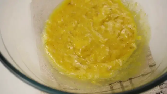 'Video thumbnail for Mix 2 Eggs With a Banana a Famous Japanese Breakfast'