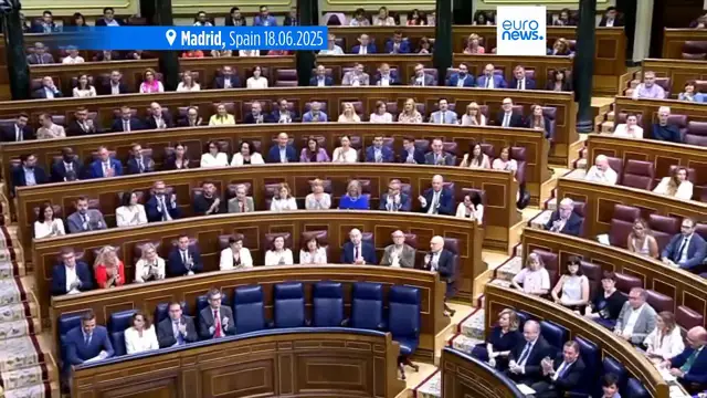 'Video thumbnail for Chaos erupts as Sánchez, Feijóo trade corruption allegations in parliamentary session'