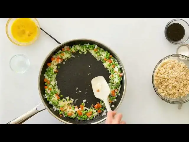 'Video thumbnail for EASY Healthy Gluten Free Fried Rice with Egg Recipe in Hexclad720P HD'