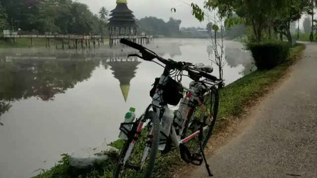 'Video thumbnail for 20 Pictures: Cycling 1000 kms Across Thailand'