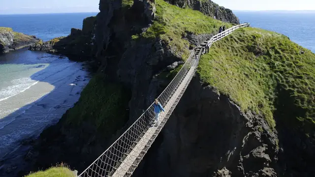 'Video thumbnail for Carrick-a-Rede | Hängeseilbrücke in Nordirland'